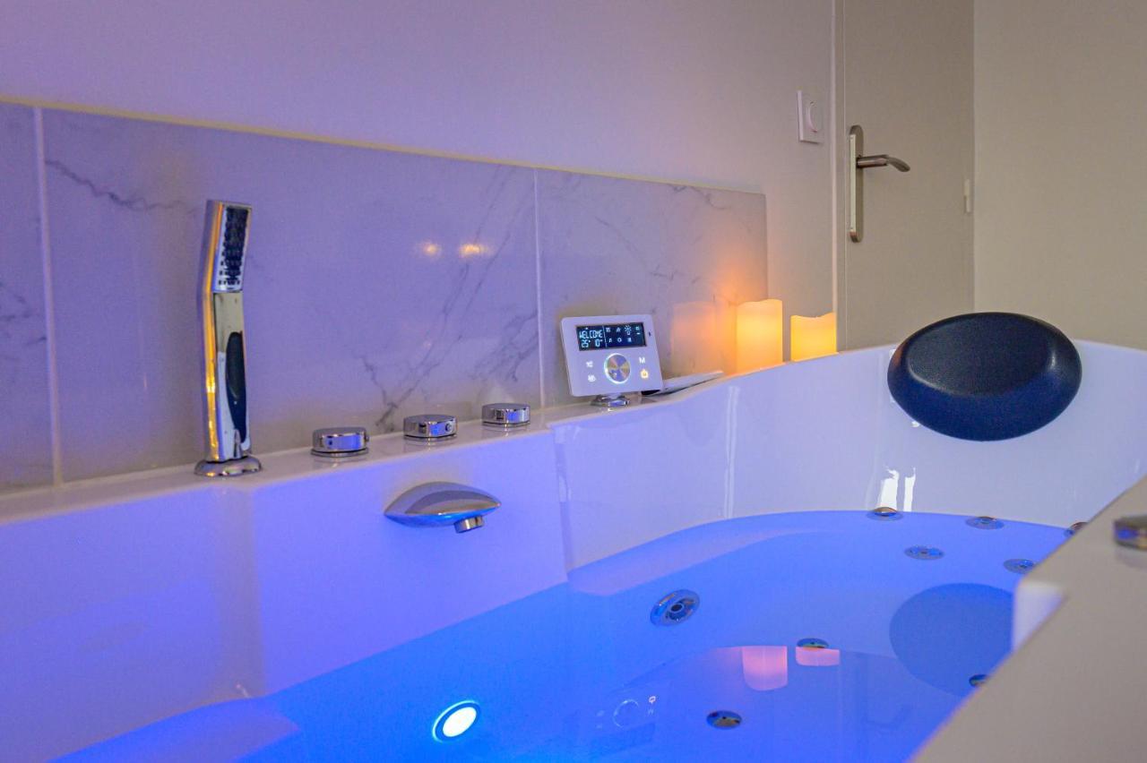 Cinema & Jacuzzi Aux Etoiles - Casabianca Suite Saint-Etienne  Exterior foto